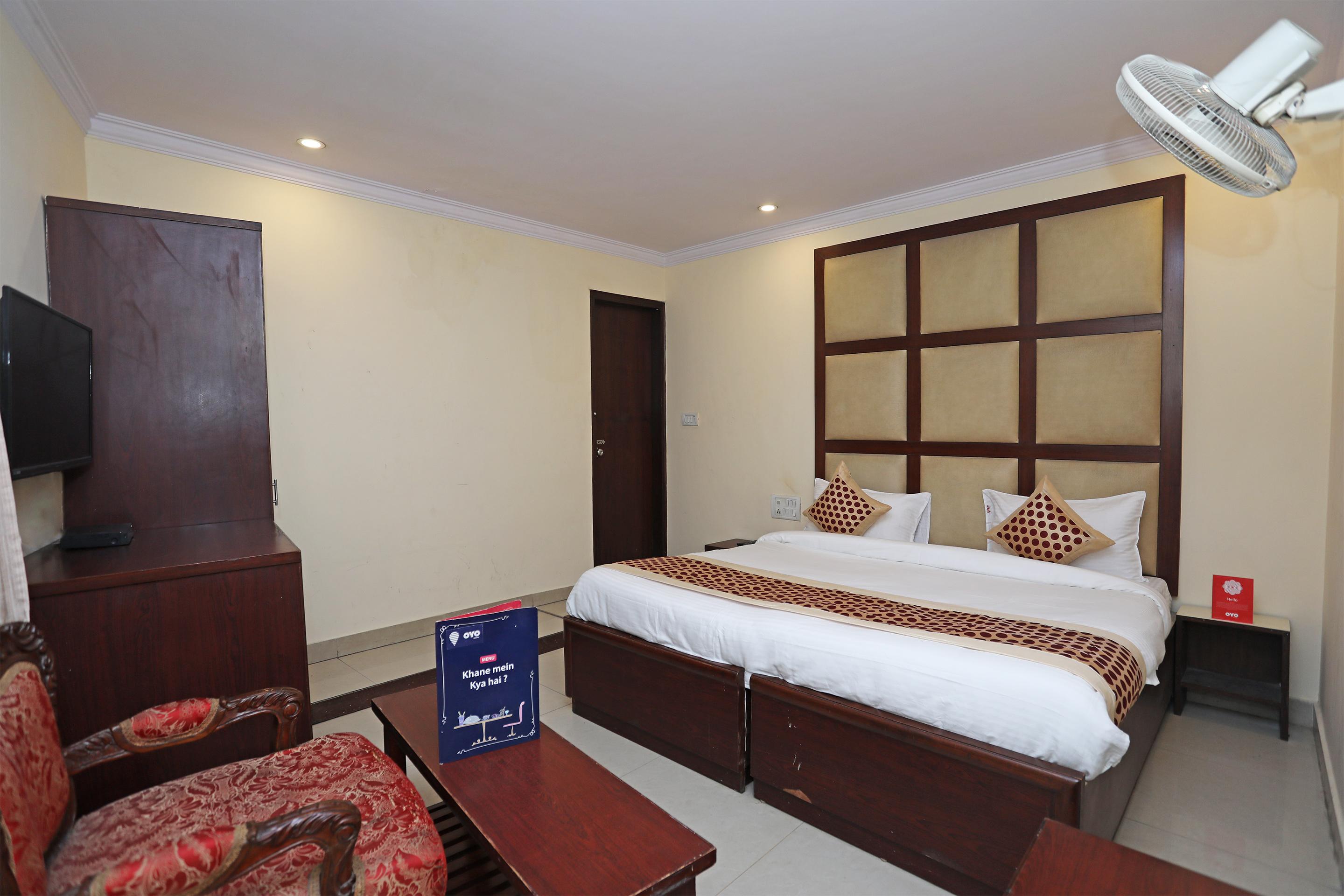 Capital O 10750 Hotel Vivek Nova Deli Exterior foto