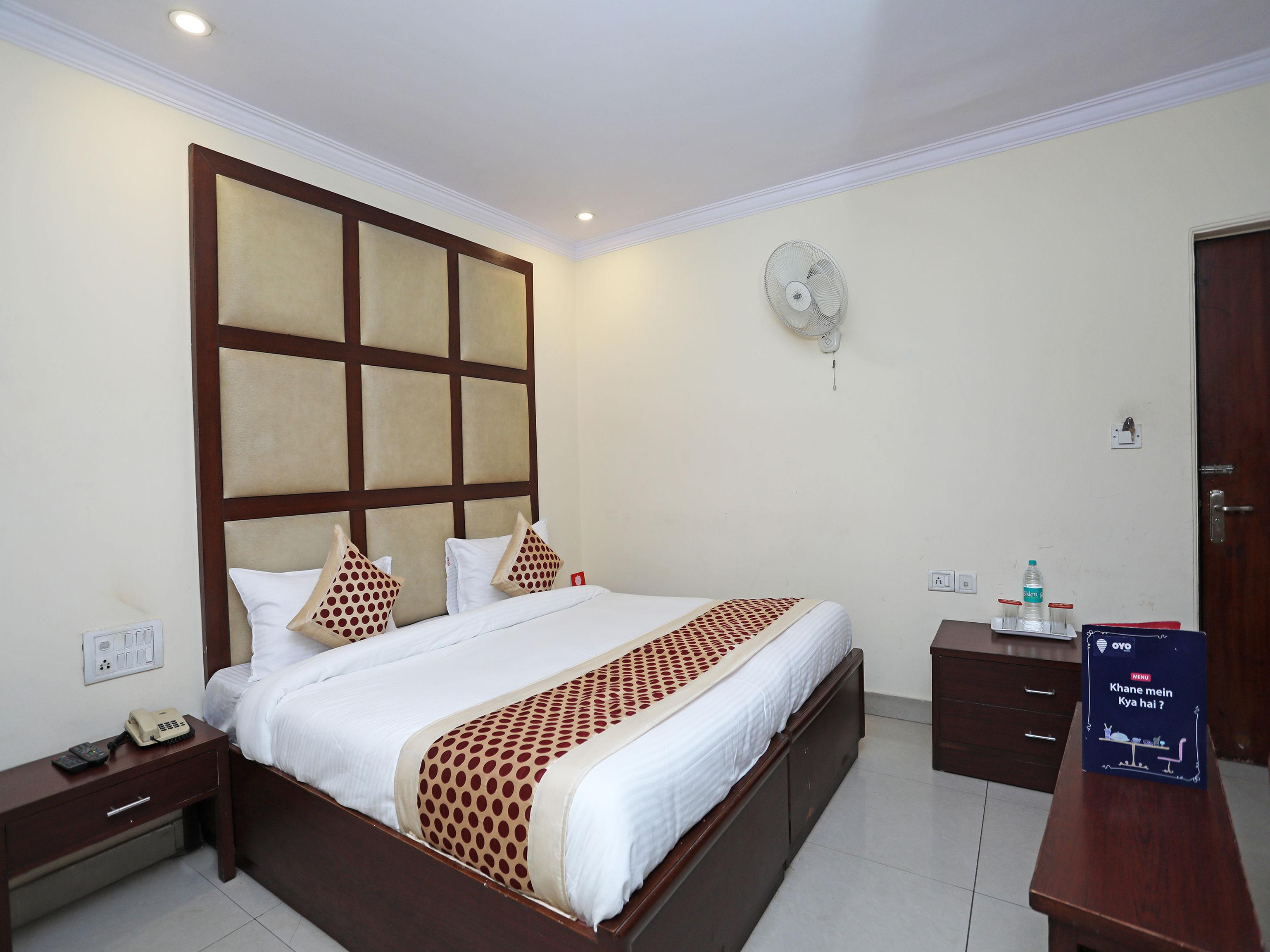 Capital O 10750 Hotel Vivek Nova Deli Exterior foto