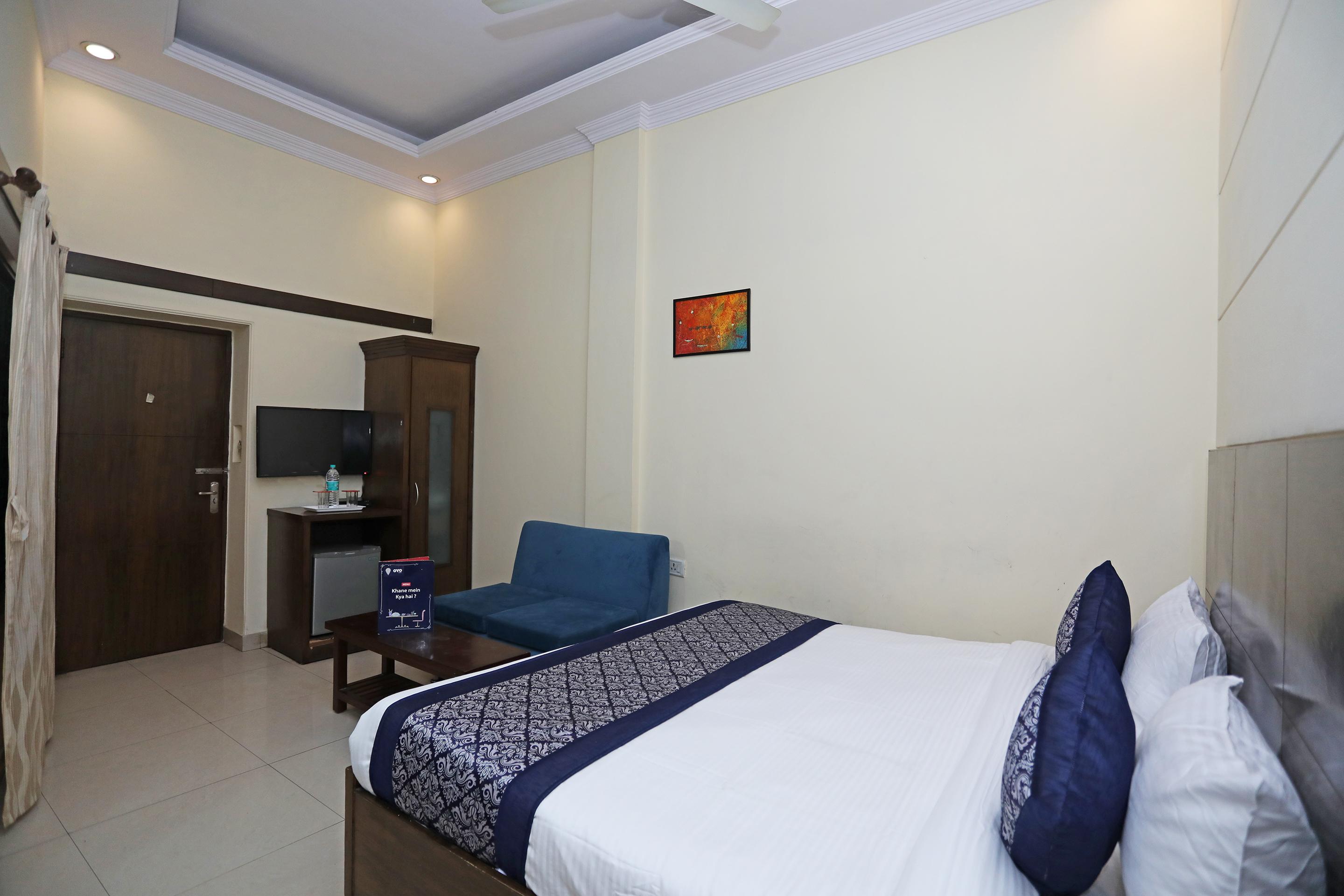 Capital O 10750 Hotel Vivek Nova Deli Exterior foto