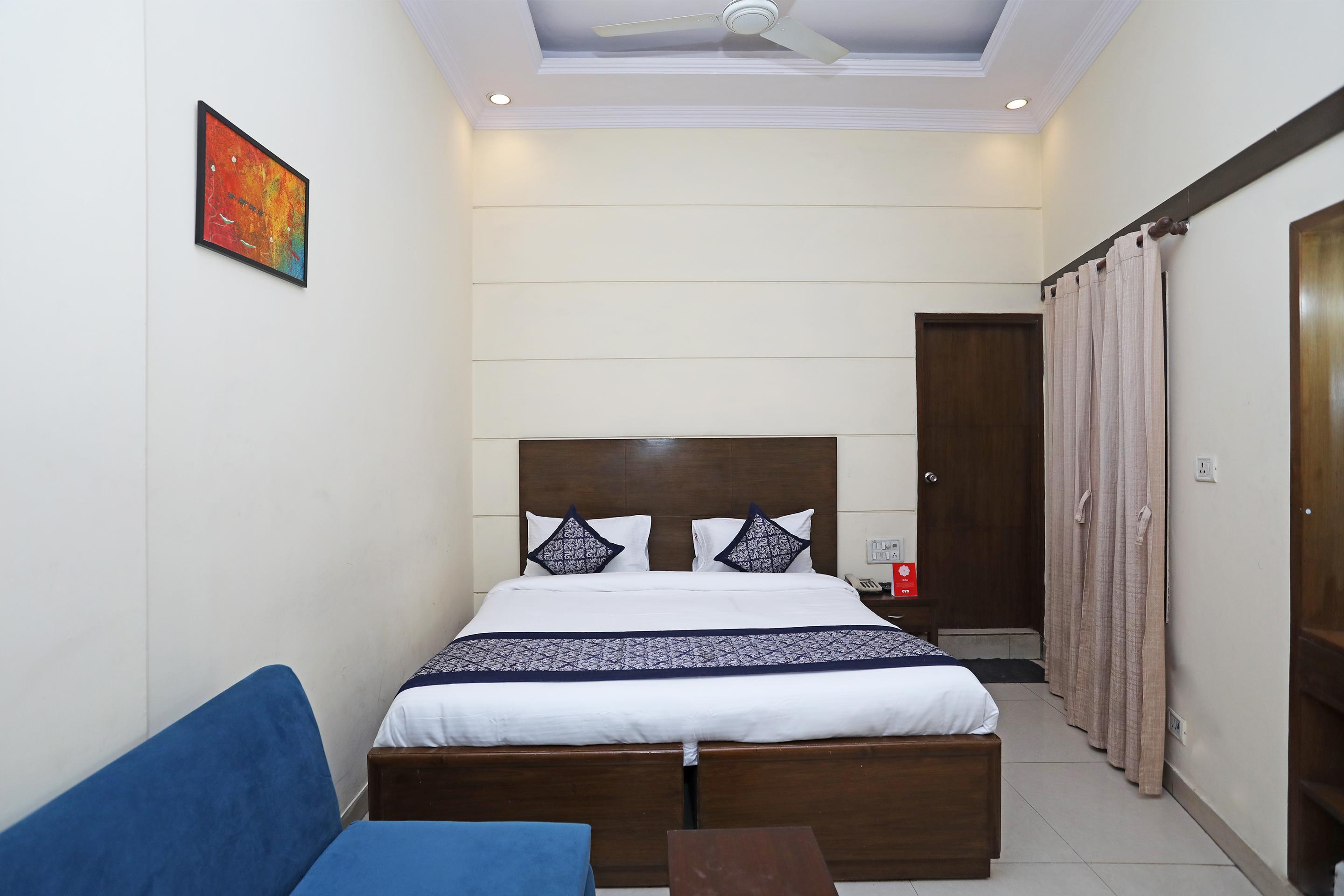 Capital O 10750 Hotel Vivek Nova Deli Exterior foto